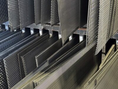 Tôles perforées et toiles filtrantes inox en stock – Poutet Filtration